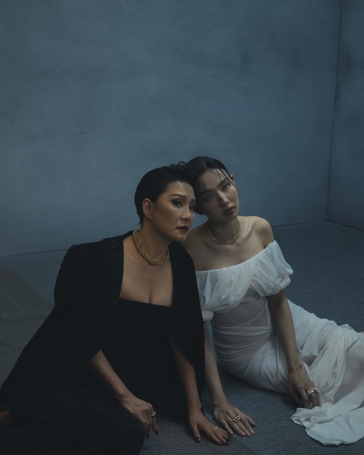 Nghệ sĩ Hồng Đào, Hoa hậu Thuỳ Tiên khoe sắc trước thềm năm mới- Ảnh 2. Nghệ sĩ Hồng Đào, Hoa hậu Thuỳ Tiên khoe sắc trước thềm năm mới- Ảnh 2.