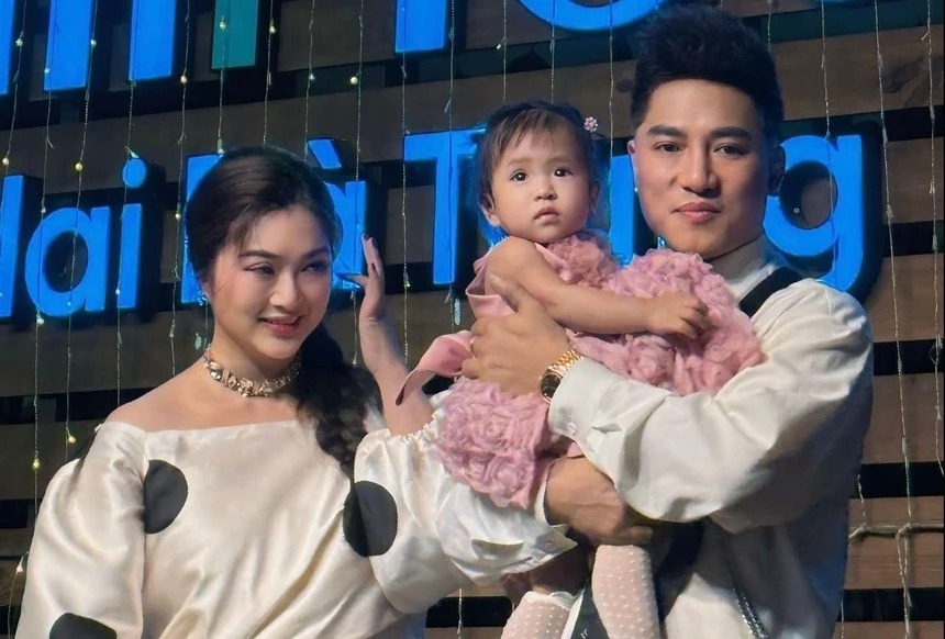 Nữ diễn viên Việt kết hôn 2 năm rưỡi, có con 1 tuổi mới công khai chồng là ca sĩ nổi tiếng- Ảnh 2. Nữ diễn viên Việt kết hôn 2 năm rưỡi, có con 1 tuổi mới công khai chồng là ca sĩ nổi tiếng- Ảnh 2.