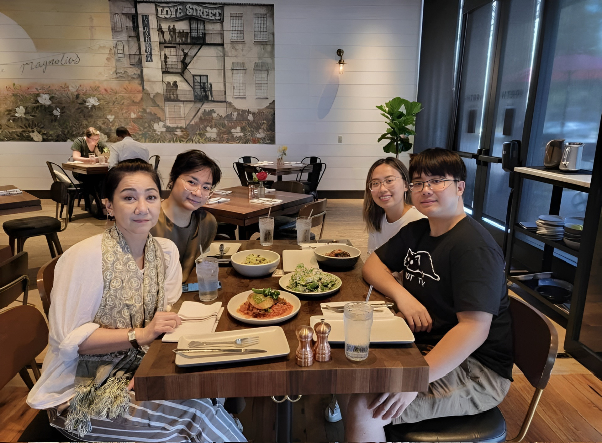 “Ngọc nữ cải lương” một thời: 2 lần đò, 62 tuổi làm nhân viên spa, thuê nhà 52 triệu đồng/tháng- Ảnh 7.