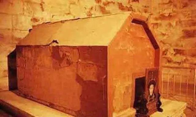 Bị Tôn Điện Anh đụng chạm, thi thể Từ Hi đột nhiên