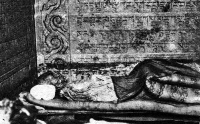 Bị Tôn Điện Anh đụng chạm, thi thể Từ Hi đột nhiên