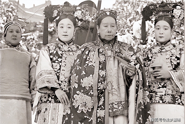 Bí mật về cái chết của Từ Hi Thái hậu: Lời kể động trời từ chị gái Lý Liên Anh sau khi nhà Thanh sụp đổ- Ảnh 4. Bí mật về cái chết của Từ Hi Thái hậu: Lời kể động trời từ chị gái Lý Liên Anh sau khi nhà Thanh sụp đổ- Ảnh 4.