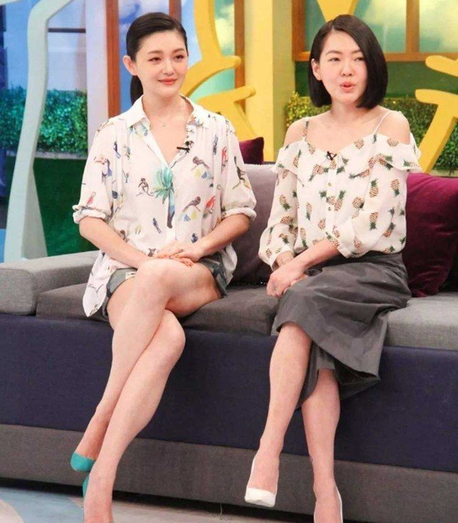 tu-hy-vien-duoc-chon-cat-theo-phuong-phap-ky-la-1-1739012955-732-width645height737 Hai chị em Từ Hy Viên và Từ Hy Đệ rất thân thiết. Theo 163, Từ Hy Đệ đã khóc nhiều khi chị gái đột ngột qua đời tới mức sức khỏe suy kiệt và tạm thời không thể nói.