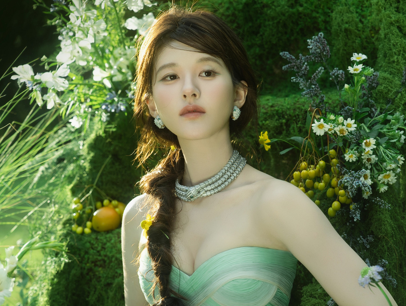 Quyền lực của Triệu Lộ Tư- Ảnh 3. Quyền lực của Triệu Lộ Tư- Ảnh 3.