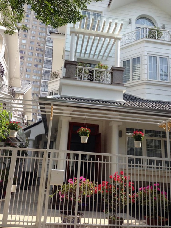 Nam ca sĩ có nhà trước Dinh Thống Nhất, ở penthouse 100 tỷ quận 1: Đẹp trai, nổi tiếng, 41 tuổi chưa vợ- Ảnh 4. Nam ca sĩ có nhà trước Dinh Thống Nhất, ở penthouse 100 tỷ quận 1: Đẹp trai, nổi tiếng, 41 tuổi chưa vợ- Ảnh 4.