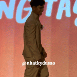 Lê Tuấn Khang bối rối, liên tục túm ống quần ở sự kiện tuankhang 1745637225 16 width740height1315 gif2mp4