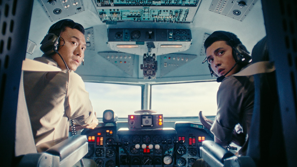 Tử Chiến Trên Không: Chuyến bay dữ dội nhất màn ảnh Việt, tới khán giả cũng cần thắt dây an toàn!- Ảnh 2. Tử Chiến Trên Không: Chuyến bay dữ dội nhất màn ảnh Việt, tới khán giả cũng cần thắt dây an toàn!- Ảnh 2.