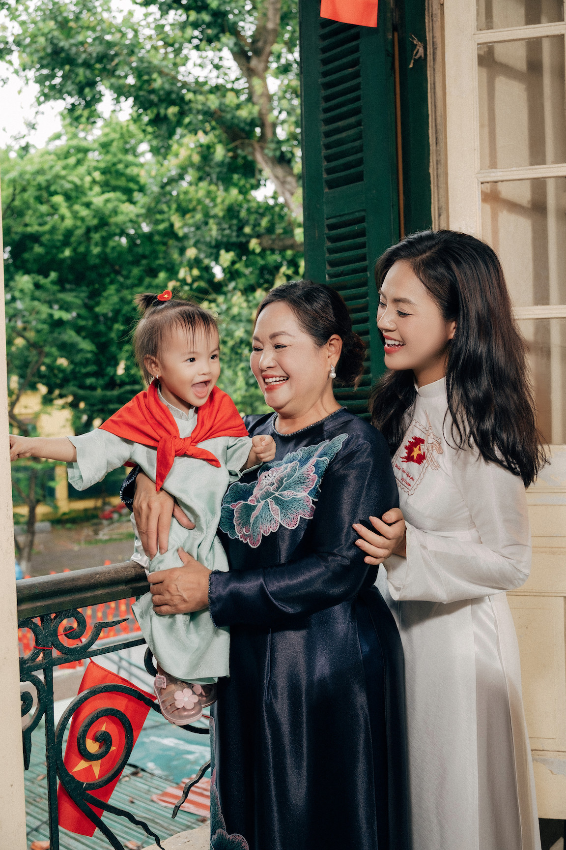 Nữ diễn viên có mẹ là Thượng tá quân đội, vinh dự cầm biển của khối Văn hoá - Thể thao diễu hành A80- Ảnh 8.