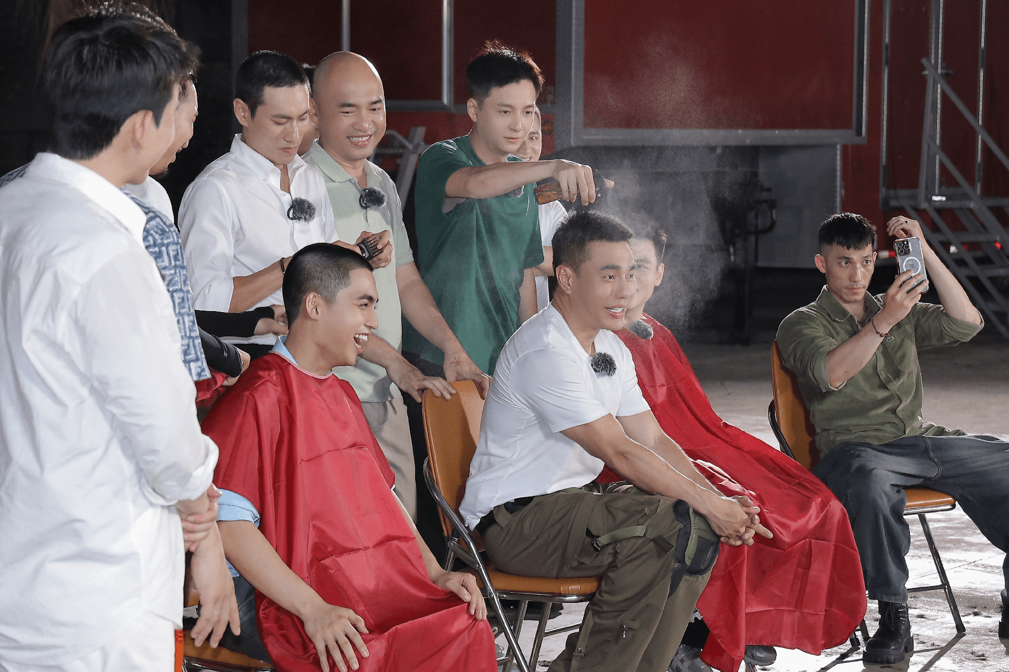 Tập 1 Chiến Sĩ Quả Cảm: Dàn sao sốc vì vụ cháy đột ngột, Lê Dương Bảo Lâm bị