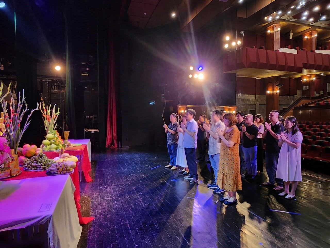 NSND Xuân Bắc dâng hương Tổ nghề ở Nhà hát Kịch Việt Nam- Ảnh 14.