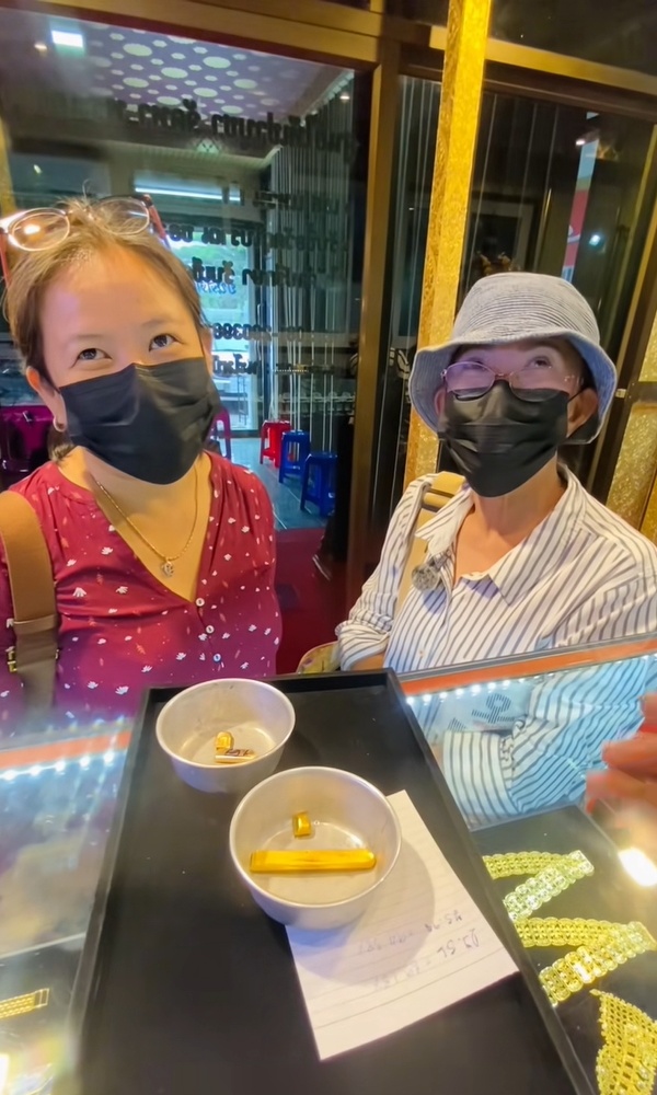 Tưởng bán tượng vàng được 4,8 tỷ đồng, người phụ nữ mang đi kiểm tra thì sốc nặng- Ảnh 2. Tưởng bán tượng vàng được 4,8 tỷ đồng, người phụ nữ mang đi kiểm tra thì sốc nặng- Ảnh 2.