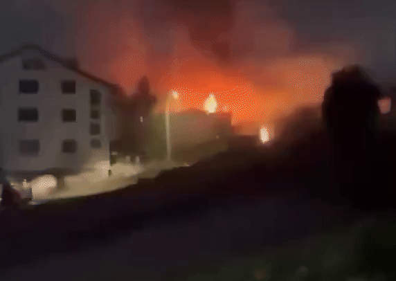 Cháy hộp đêm ở Bắc Macedonia khi đang tổ chức concert, ít nhất 50 người thiệt mạng- Ảnh 1. Cháy hộp đêm ở Bắc Macedonia khi đang tổ chức concert, ít nhất 50 người thiệt mạng- Ảnh 1.