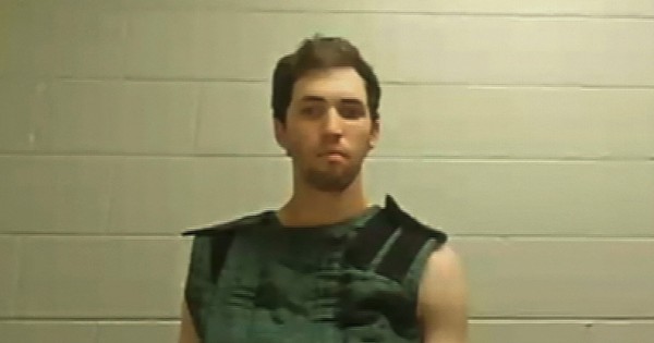 Toàn cảnh phiên điều trần nghi phạm ám sát đồng minh của Tổng thống Trump: Có thể đối mặt mức án tử hình 29 Toàn cảnh phiên điều trần nghi phạm ám sát đồng minh của Tổng thống Trump: Có thể đối mặt mức án tử hình tyler robinson 2 ht gmh 2509161758056862420hpembed7x4 17580948097551139813399 0 70 1761 2888 crop 17580948182821935061678jpg