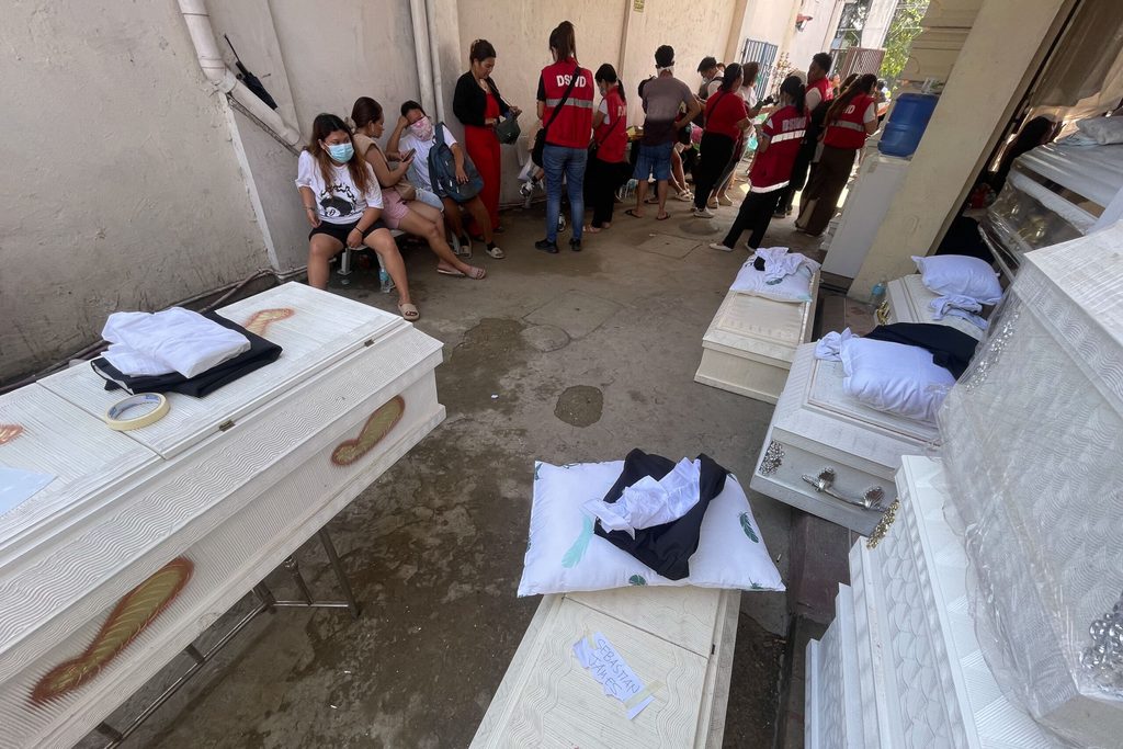 Kalmaegi - cơn bão chết chóc nhất 2025 đổ bộ 8 lần: Tang thương hằn in trên những khuôn mặt người thân nhận thi thể- Ảnh 7.