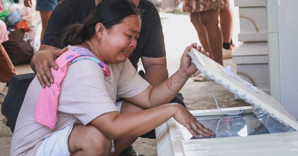 Kalmaegi - cơn bão chết chóc nhất 2025 đổ bộ 8 lần: Tang thương hằn in trên những khuôn mặt người thân nhận thi thể 26 Kalmaegi - cơn bão chết chóc nhất 2025 đổ bộ 8 lần: Tang thương hằn in trên những khuôn mặt người thân nhận thi thể typhoon tino victims liloan cebu november 6 2025 004 scaled 1762486613349603885206 1762490085745 17624900859111850672998 29 0 669 1024 crop 1762490094653224765335jpg