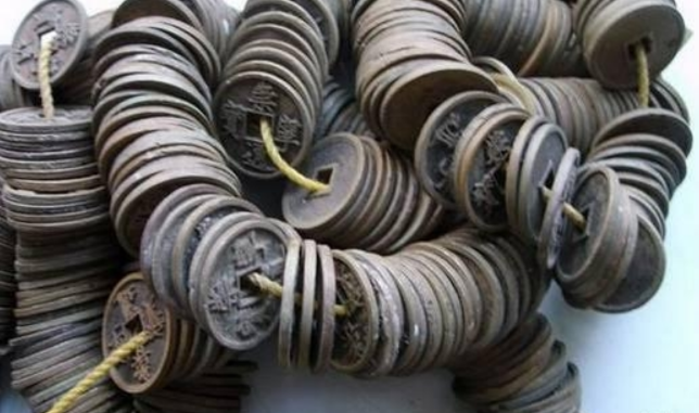 Công trường dừng thi công khẩn cấp vì máy xúc đào trúng giếng cổ, kho báu 200.000 vật thể Công trường dừng thi công khẩn cấp vì máy xúc đào trúng giếng cổ, kho báu 200.000 vật thể