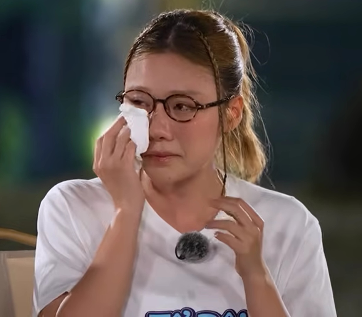 Em gái Trấn Thành bật khóc: “Tôi phải đối mặt với nhiều thứ”- Ảnh 1.