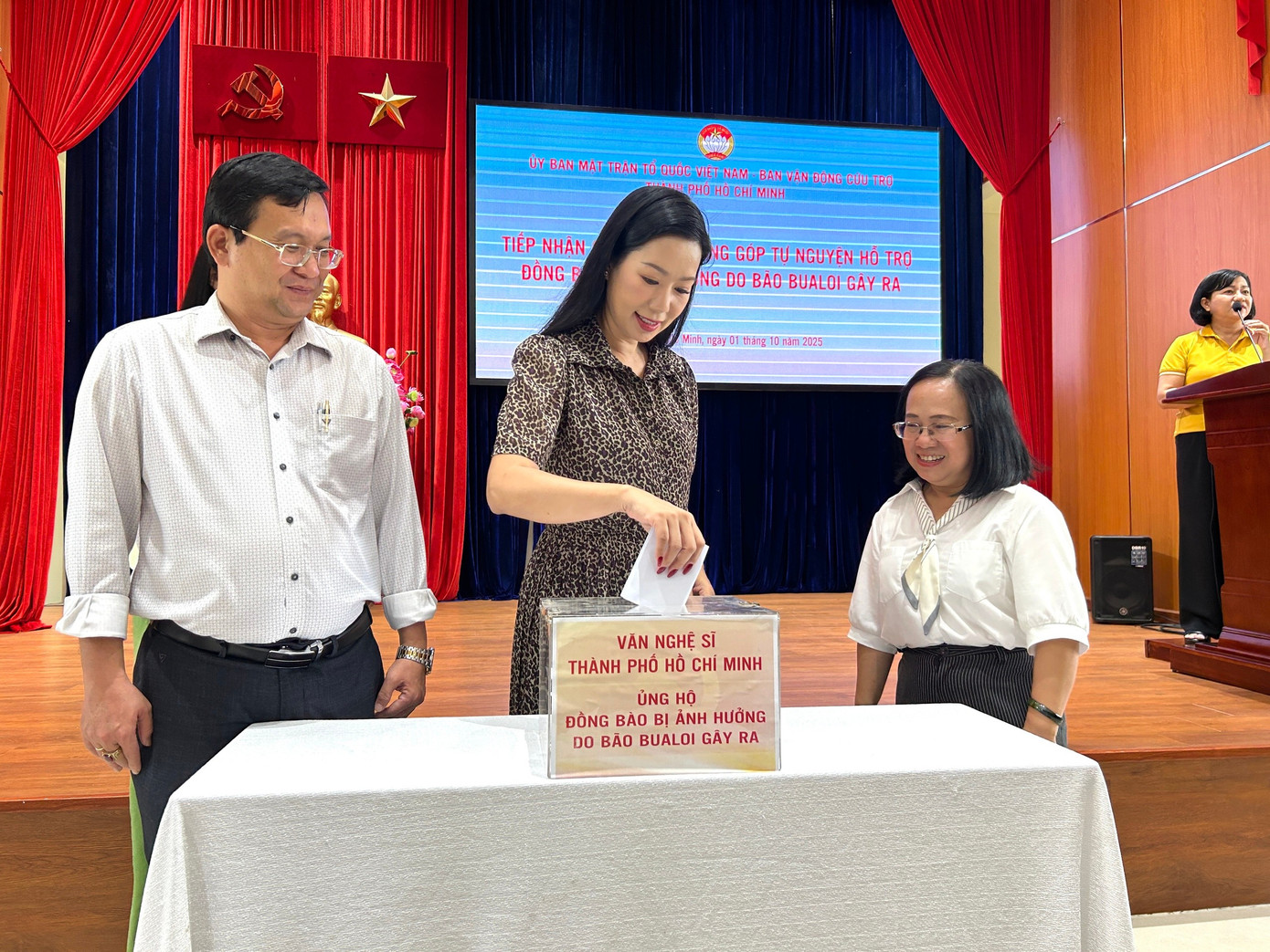 Nghệ sĩ không đứng ngoài cuộc- Ảnh 5. Nghệ sĩ không đứng ngoài cuộc- Ảnh 5.