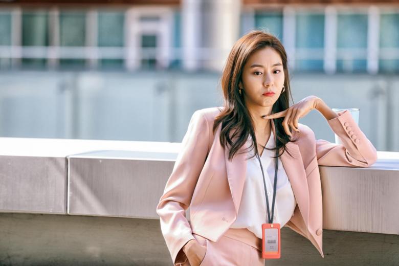 “Nữ thần Kpop” UEE bị cắt ghép ảnh nóng bên trai lạ, cách CEO giải quyết khiến MXH dậy sóng- Ảnh 6. “Nữ thần Kpop” UEE bị cắt ghép ảnh nóng bên trai lạ, cách CEO giải quyết khiến MXH dậy sóng- Ảnh 6.