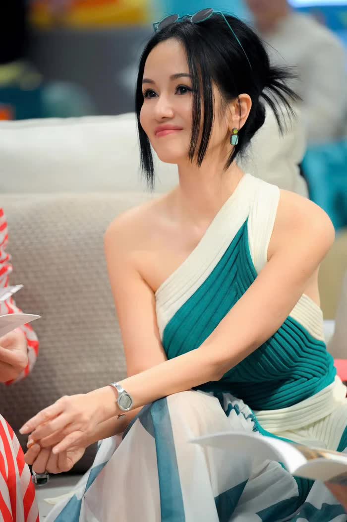 Ca sĩ Hồng Nhung nhập viện phẫu thuật- Ảnh 4.