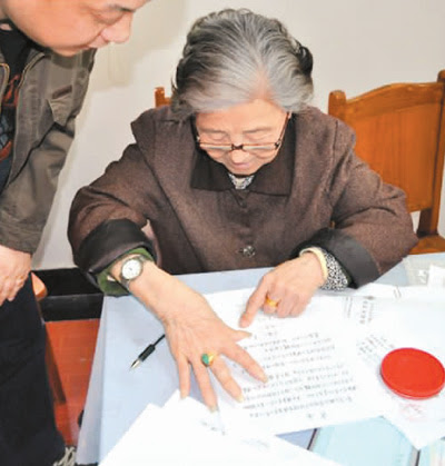 Mẹ già để lại toàn bộ 15 mảnh đất giá 426 tỷ đồng cho 2 con trai, con gái không được gì: Tòa ra phán quyết bất ngờ vì đúng 1 câu kỳ lạ trong di chúc- Ảnh 1.