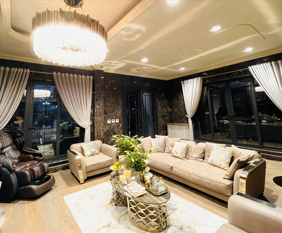 Nữ diễn viên giàu nhất miền Bắc: Sở hữu biệt thự 600m2, kim cương chất đầy nhà, sắm 100 bộ đồ chỉ để đóng 1 phim- Ảnh 5. Nữ diễn viên giàu nhất miền Bắc: Sở hữu biệt thự 600m2, kim cương chất đầy nhà, sắm 100 bộ đồ chỉ để đóng 1 phim- Ảnh 5.