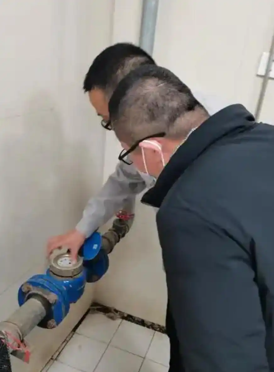 Chuyển đến nhà mới 18 ngày, người phụ nữ nhận hóa đơn tiền nước 140 triệu đồng, yêu cầu kiểm tra thì được thông báo: Đã làm đúng quy trình- Ảnh 2.