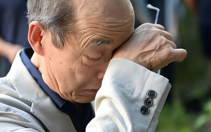 Người đàn ông sống trong căn biệt thự 20 tỷ đồng nhưng vẫn than khóc: Tôi ước mình có căn nhà nhỏ hơn nhưng ấm cúng- Ảnh 1.