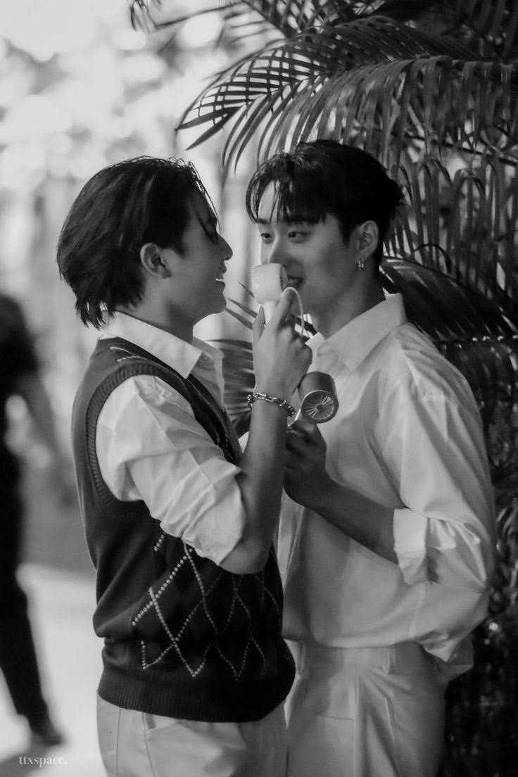 "Nam thần bơi lội" một thời bỗng hot trở lại, netizen tò mò: Rốt cuộc chuyện gì đang diễn ra? unnamed 6 1739171359496846589376 1739173518500 17391735186071580753563