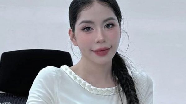 Khán giả đòi cấm sóng 'chị em rọt' Quang Linh, Hằng Du Mục 30 Khán giả đòi cấm sóng 'chị em rọt' Quang Linh, Hằng Du Mục untitled 1 1741479418 254 width740height495 auto cropjpg