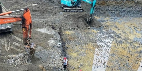 Công trường dừng thi công gấp vì máy xúc đào trúng vật thể dài 40m, tỏa mùi hương: Chuyên gia khẳng định báu vật hiếm có 3.000 năm tuổi- Ảnh 1. Công trường dừng thi công gấp vì máy xúc đào trúng vật thể dài 40m, tỏa mùi hương: Chuyên gia khẳng định báu vật hiếm có 3.000 năm tuổi- Ảnh 1.