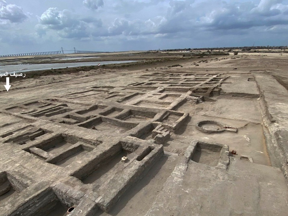 Đi theo con đường ẩn giữa sa mạc, lạc vào pháo đài 2.000 năm- Ảnh 1.