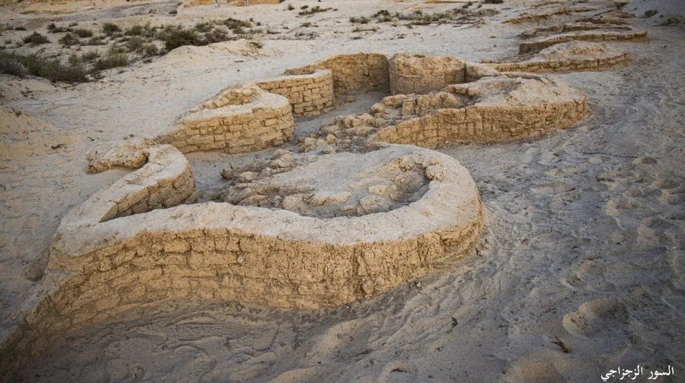 “Pháo đài ma” 3.500 tuổi hiện hình giữa sa mạc- Ảnh 1.