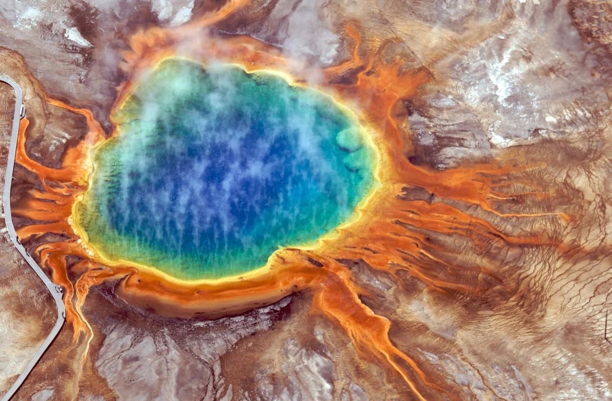 Núi lửa quái vật ở Mỹ “đánh thức” sự sống dưới lòng đất- Ảnh 1.