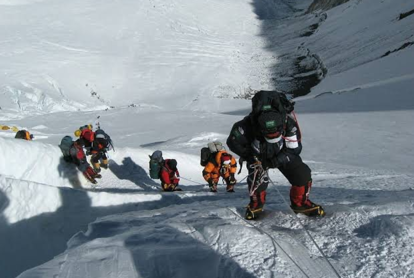 Gần 1.000 người mắc kẹt ở Tây Tạng (Trung Quốc) do bão tuyết dữ dội- Ảnh 2.