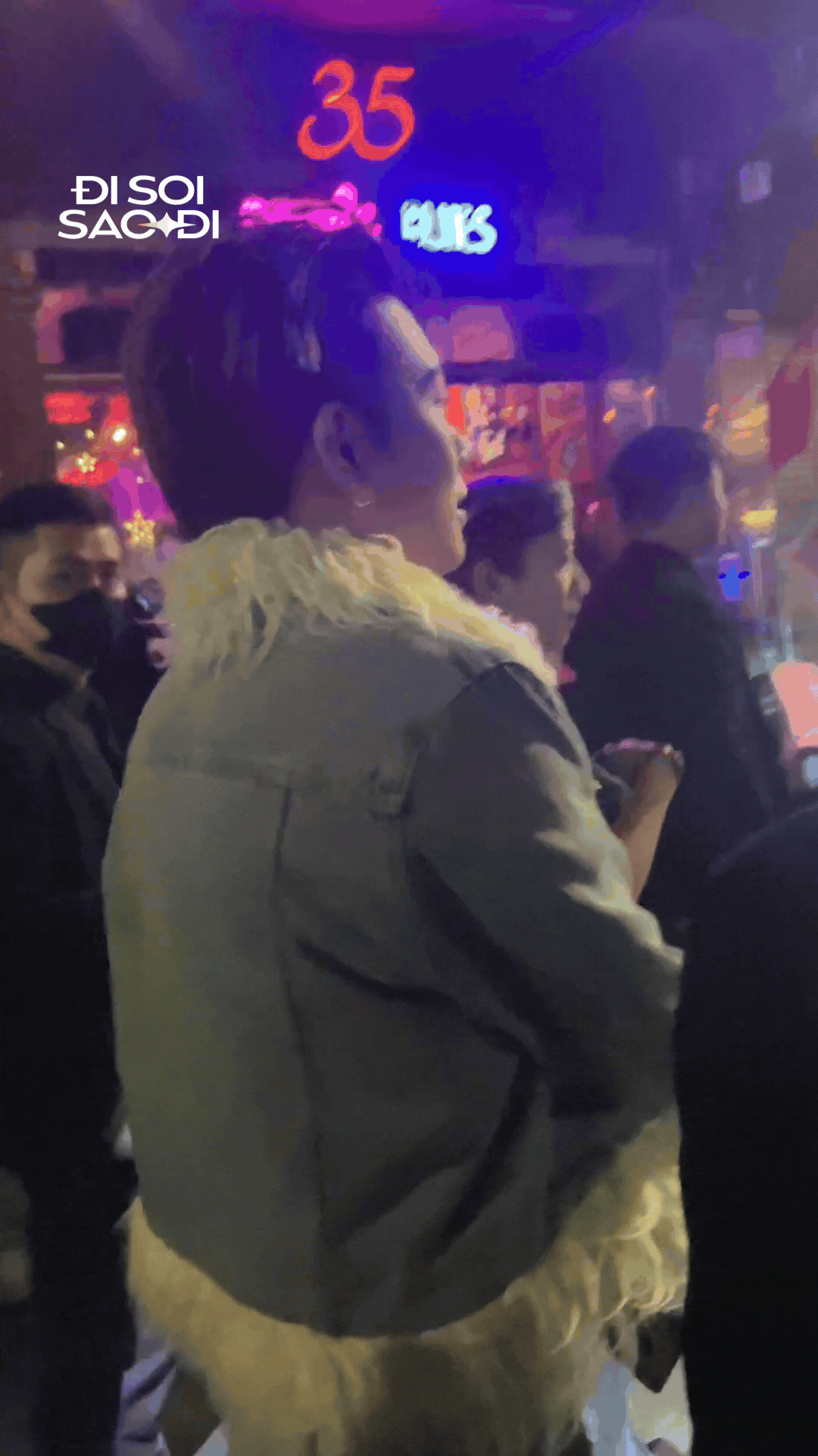 "Bắt gọn" Dương Domic được vệ sĩ hộ tống giữa vòng vây fan: Visual có được "minh oan" sau pha dìm hàng của Trấn Thành? untitled design 1 1739846186973558555638 1739856257923 1739856259385266812606