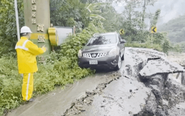 Toàn cảnh mưa bão tàn phá Đài Loan (Trung Quốc): 4 người chết, 3 người mất tích, 77 người bị thương và gần 6.000 người phải sơ tán- Ảnh 2.