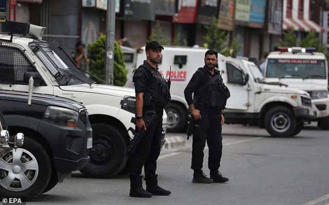 Triệt phá đường dây mại dâm gây chấn động ở Ấn Độ- Ảnh 1.