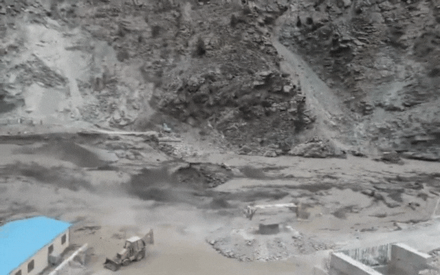 Người dân đang ăn trưa thì bị cuốn trôi: Lũ quét kinh hoàng khiến ít nhất 56 người chết, 80 người mất tích ở Ấn Độ- Ảnh 1.