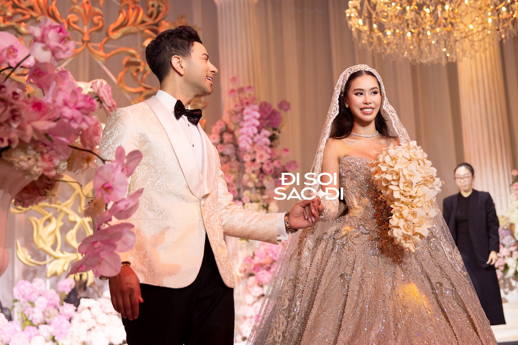 Ái nữ nhà tỷ phú Johnathan Hạnh Nguyễn hoá công chúa trong lễ cưới, visual bùng nổ bên cạnh chồng gốc Dubai- Ảnh 1.