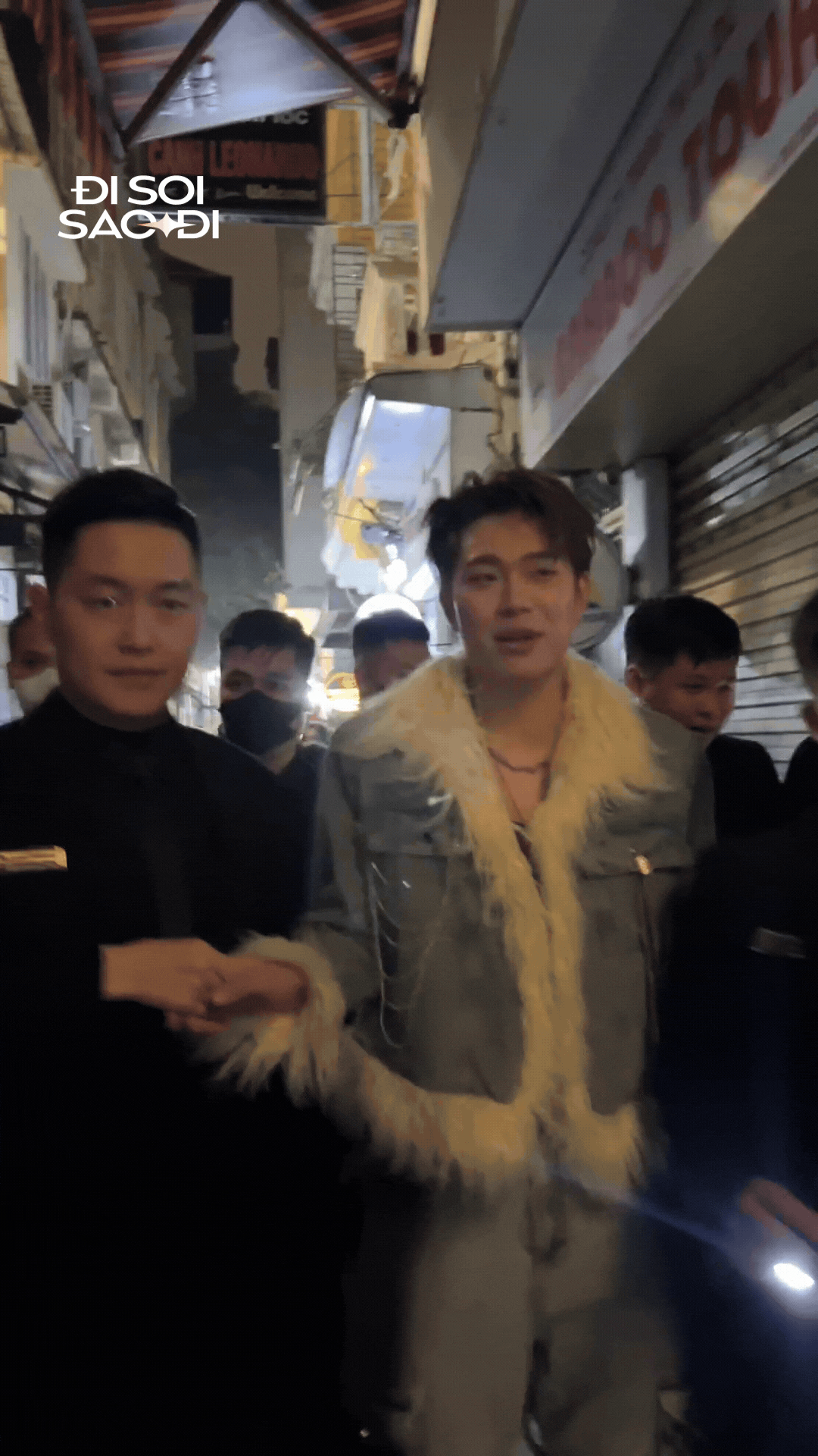 "Bắt gọn" Dương Domic được vệ sĩ hộ tống giữa vòng vây fan: Visual có được "minh oan" sau pha dìm hàng của Trấn Thành? untitled design 4 1739847715333894512507 1739856267270 17398562674871007526024