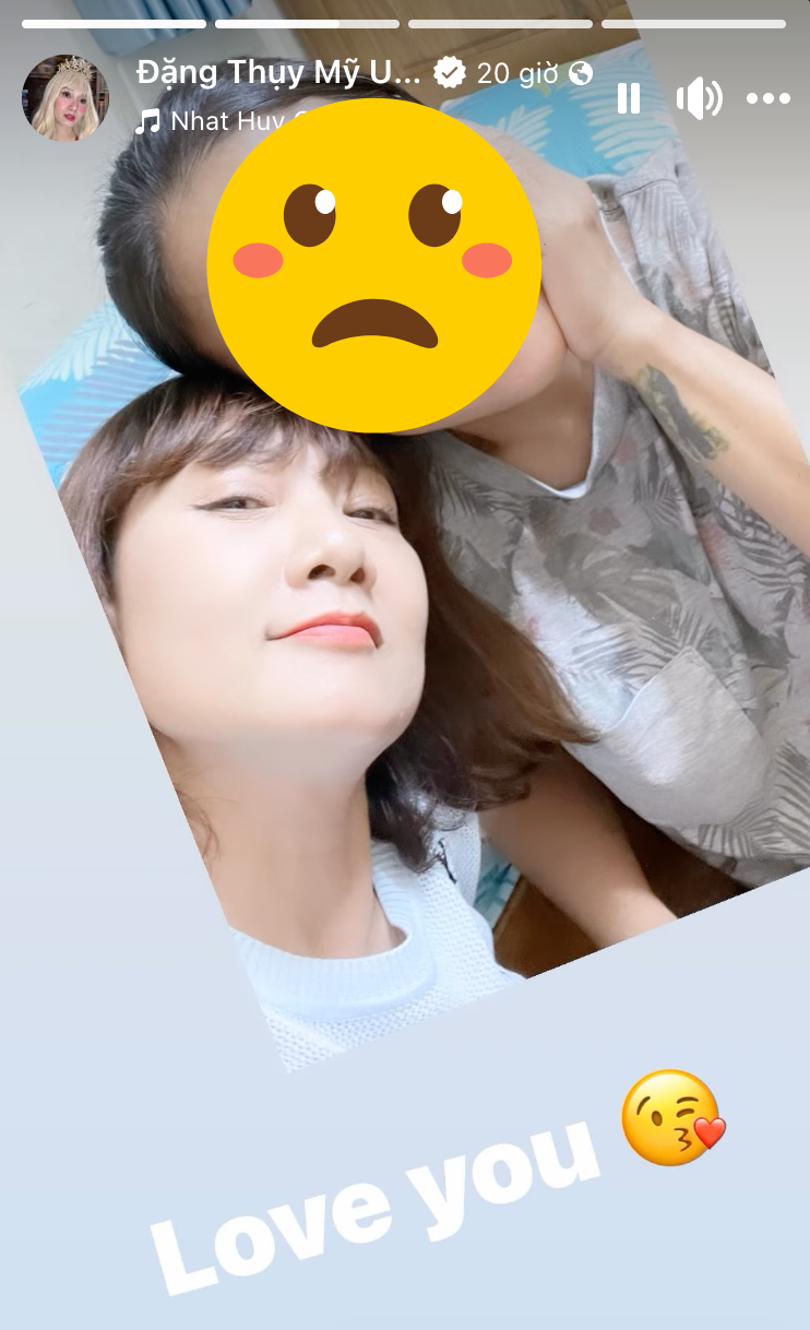 Nghệ sĩ Mỹ Uyên gây sốc đăng ảnh khoá môi cô gái lạ mặt- Ảnh 2.