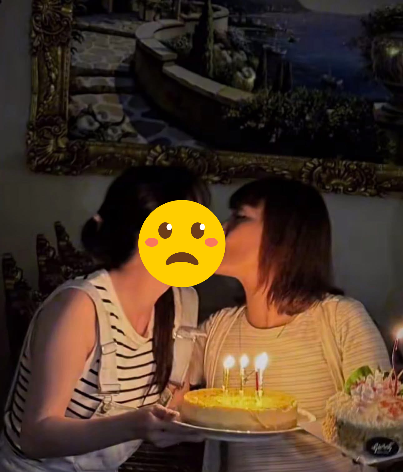 Nghệ sĩ Mỹ Uyên gây sốc đăng ảnh khoá môi cô gái lạ mặt- Ảnh 1.