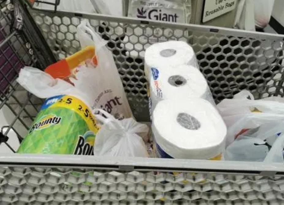 Người phụ nữ vào siêu thị chỉ mua trứng nhưng lại bị cảnh sát bắt giữ: Lộ chiêu thức tinh vi chiếm đoạt gần 345 triệu đồng- Ảnh 1. Người phụ nữ vào siêu thị chỉ mua trứng nhưng lại bị cảnh sát bắt giữ: Lộ chiêu thức tinh vi chiếm đoạt gần 345 triệu đồng- Ảnh 1.