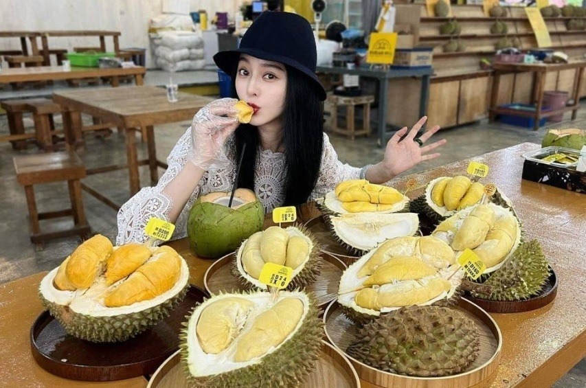 Phạm Băng Băng cũng có ngày này: Đi bán mỹ phẩm ở trung tâm thương mại, muốn gặp mặt phải chi 8 triệu!- Ảnh 5. Phạm Băng Băng cũng có ngày này: Đi bán mỹ phẩm ở trung tâm thương mại, muốn gặp mặt phải chi 8 triệu!- Ảnh 5.