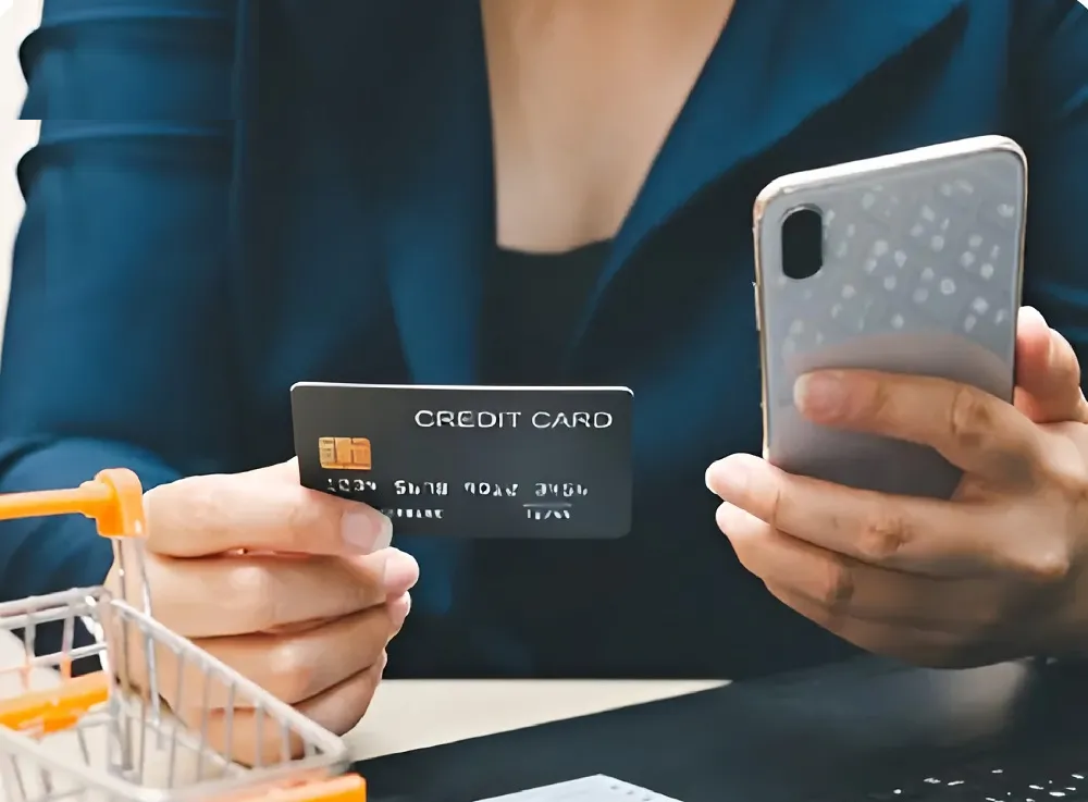 Vừa nạp 800 triệu đồng vào thẻ ngân hàng, khi thanh toán bữa tối cô gái sững sờ khi nhân viên thông báo: