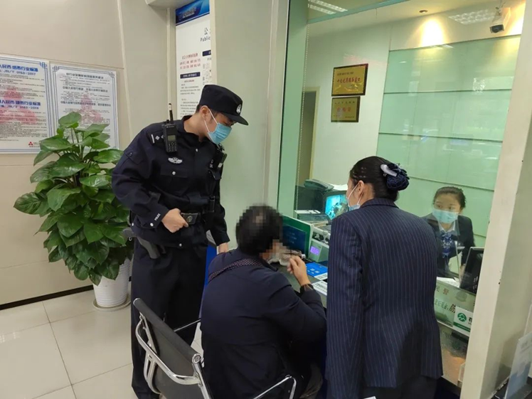 Người đàn ông có khoản nợ xấu 180 triệu đồng, bị ngân hàng doạ kiện, vợ khẳng định: Ông ấy đã qua đời từ 2 năm trước- Ảnh 1.