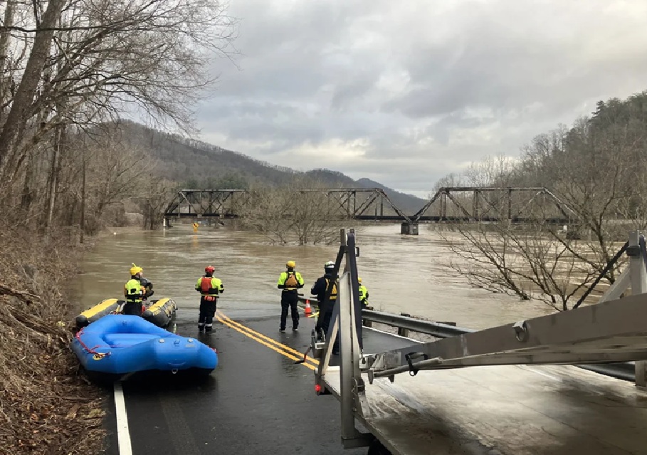 Mỹ: Bão mùa đông gây lũ lụt thảm khốc ở hàng loạt bang, nhiều người thiệt mạng- Ảnh 2. Mỹ: Bão mùa đông gây lũ lụt thảm khốc ở hàng loạt bang, nhiều người thiệt mạng- Ảnh 2.