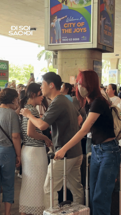 Bắt gặp Tóc Tiên 1 mình lặng lẽ về nước giữa lúc biệt thự bị lợi dụng rao bán- Ảnh 2.