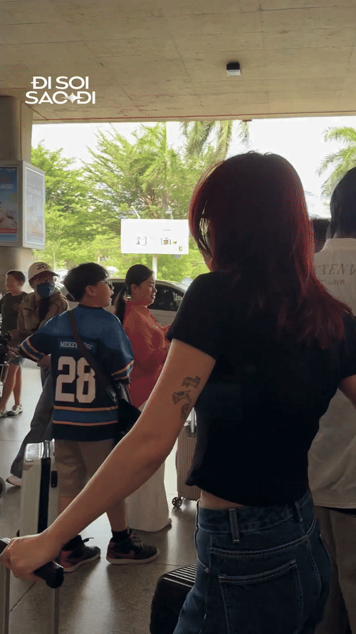 Bắt gặp Tóc Tiên 1 mình lặng lẽ về nước giữa lúc biệt thự bị lợi dụng rao bán- Ảnh 3.